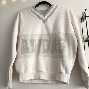 ⭐️ADIDAS V-NECK SWEATSHIRT⭐️